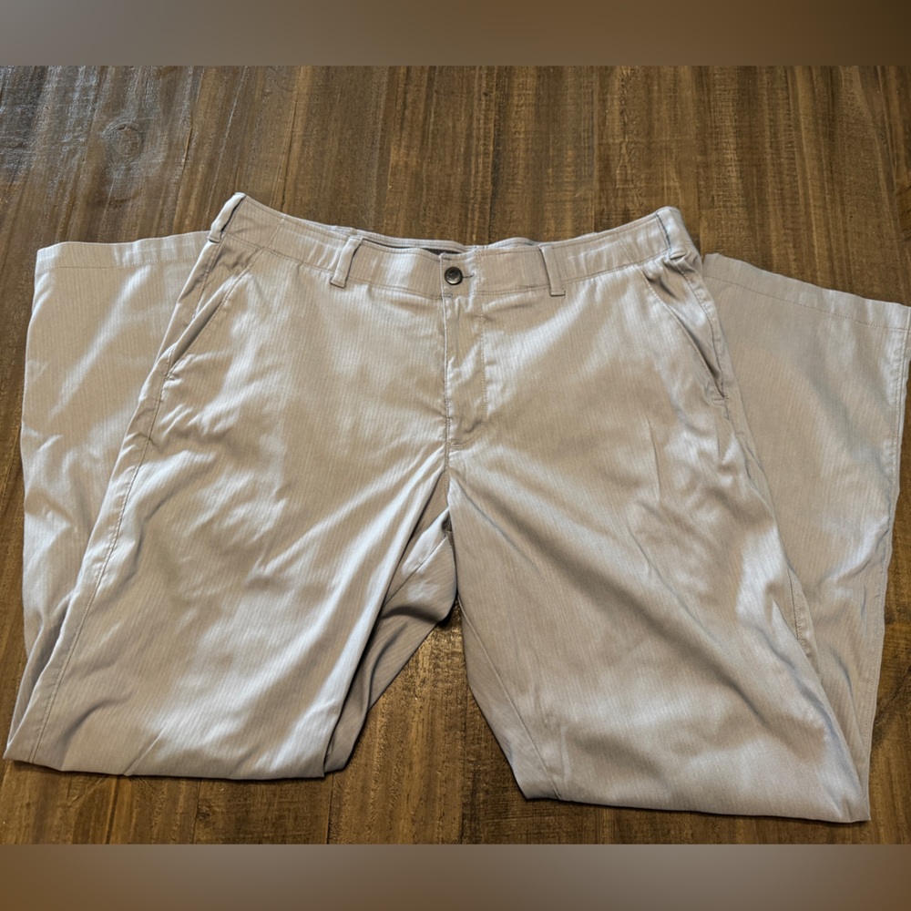Under Armour Golf Pants Mens 40x32 Beige Chino Performance Slacks